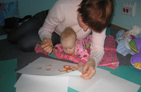 Как научить малыша рисовать?