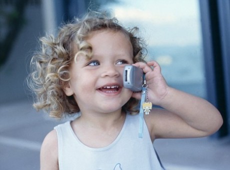Мобильный телефон для ребенка вреден