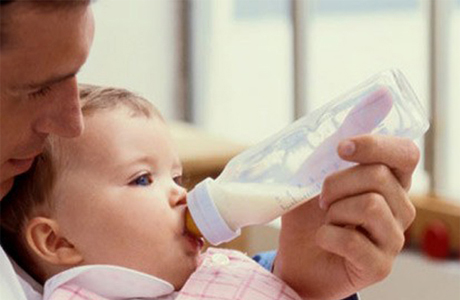 Сцеживание молока для ребенка